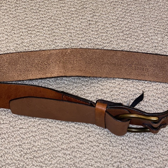 Banana Republic / Tan Leather Belt / Ring Buckle / Adjustable - Picture 2 of 4